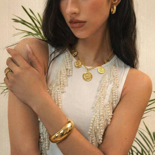 ANJOLA BANGLE - Colett